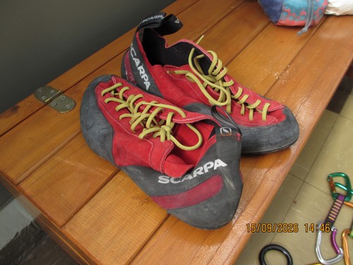 Scarpa climbing shoes size - , 9